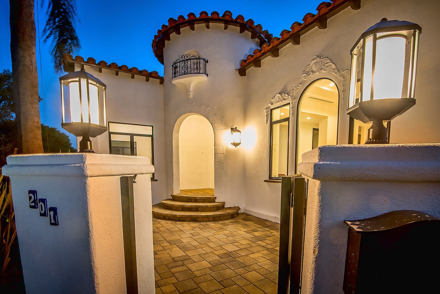 201 S Almont BEverly Hills