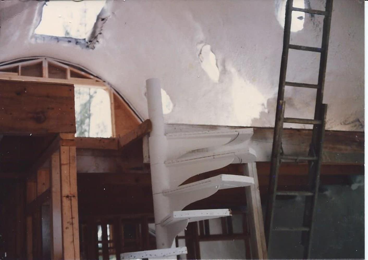 OFF GRID INDESTRUCTIBLE homes in Florida