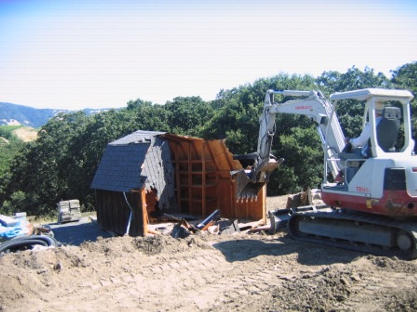 Sonoma County pond and residence hardscaping