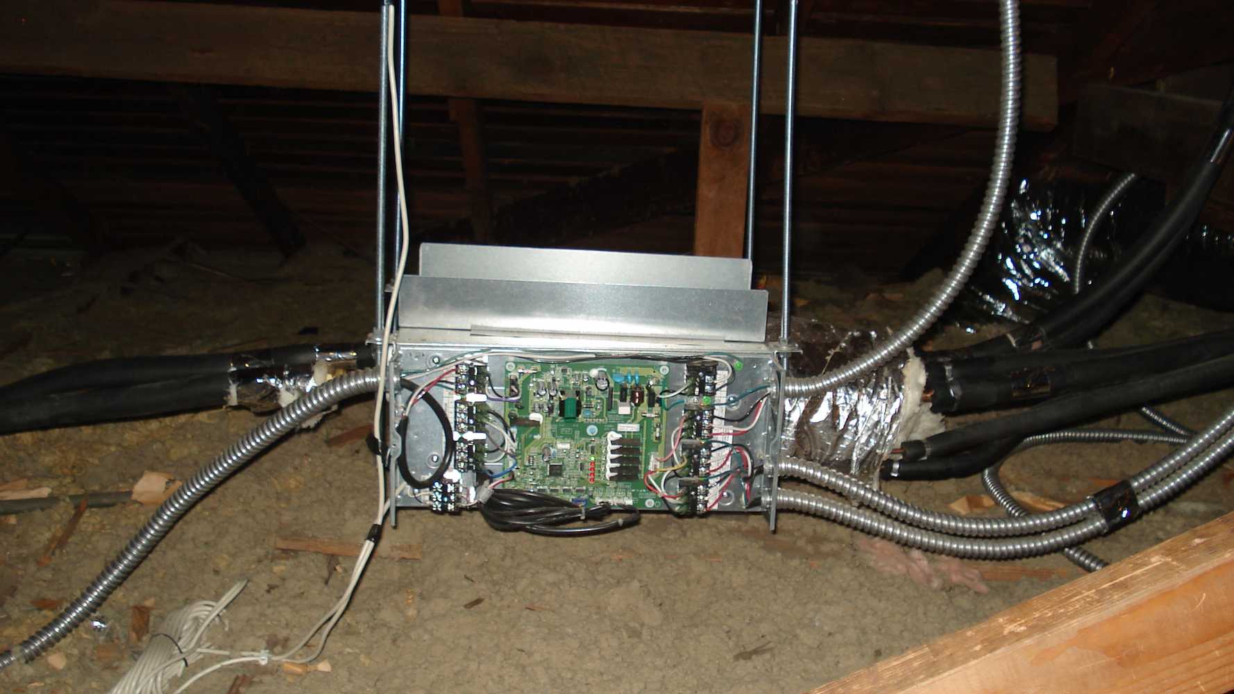 FUJITSU minisplit system duct less 3 indoor units Slim Duct ducted out.