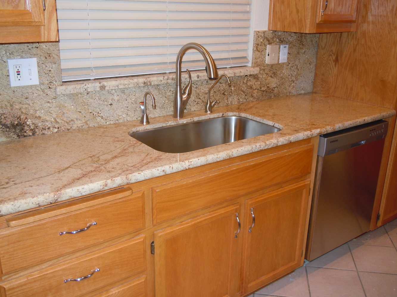 Kitchens & Granite Slabs