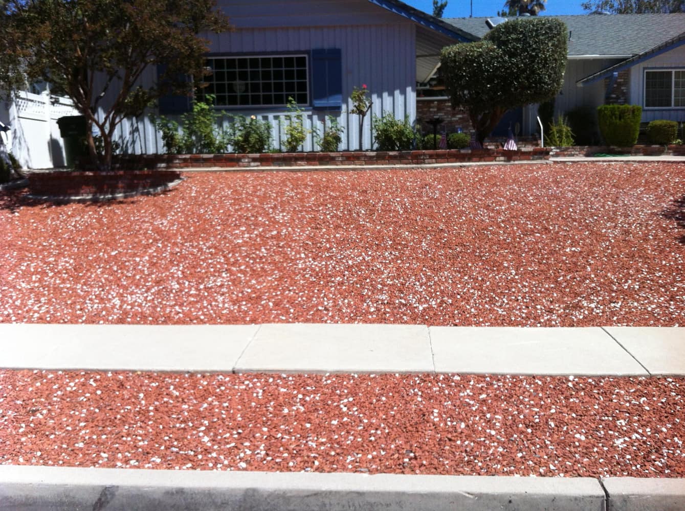 FRONT OF THE HOUSE GRAVEL 