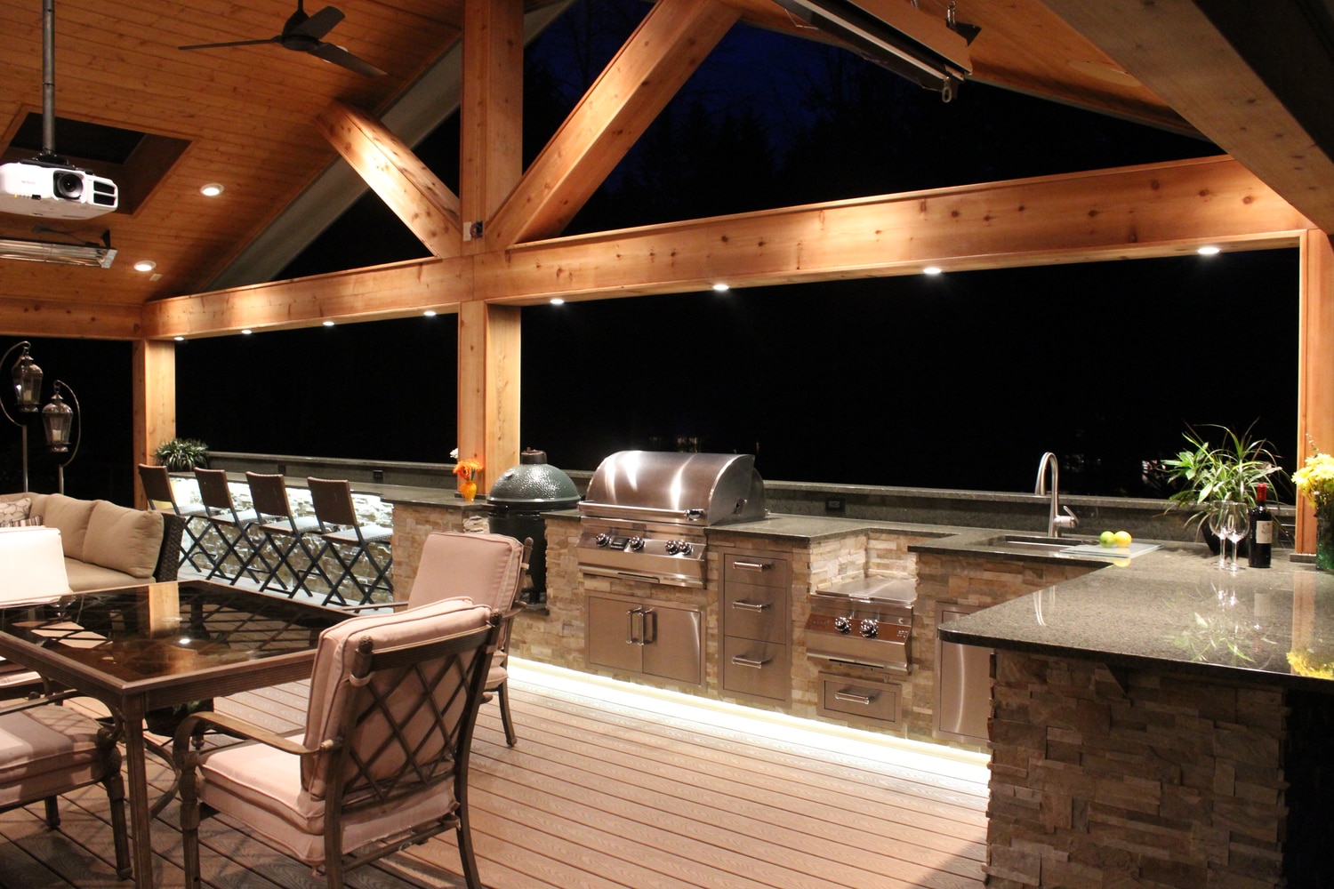 Outdoor Kitchen 