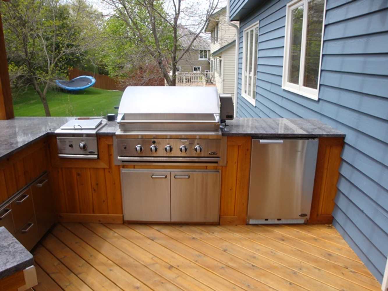 Outdoor Kitchen and Bar