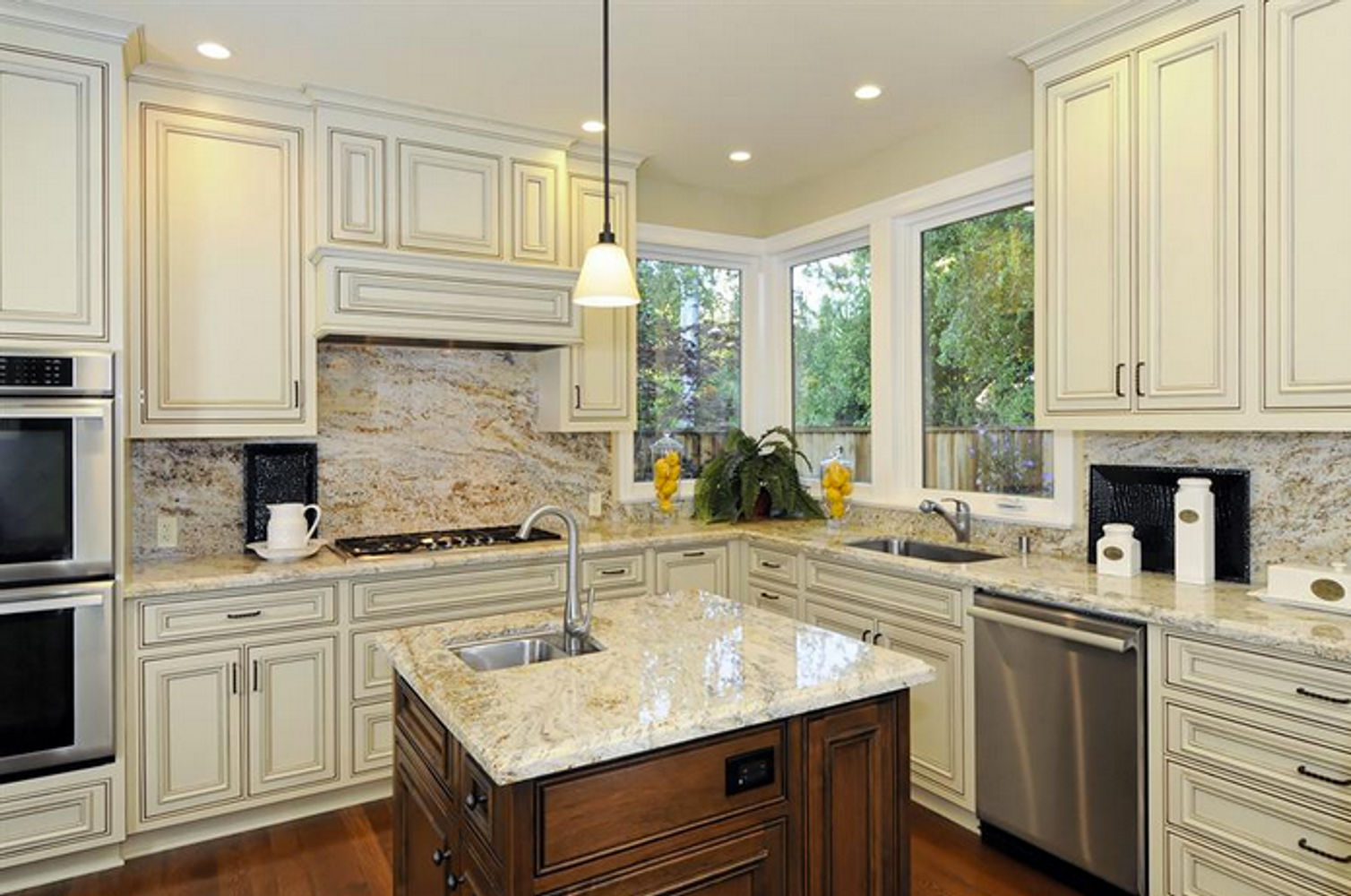 Projects by Da Vinci CABINETRY