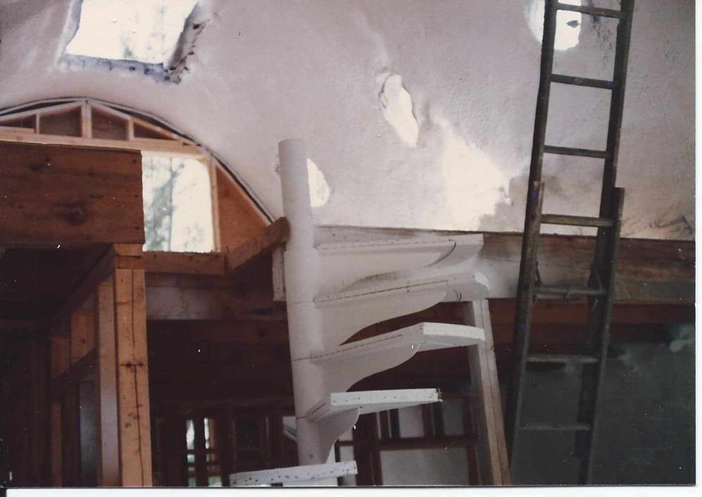 OFF GRID INDESTRUCTIBLE homes in Florida