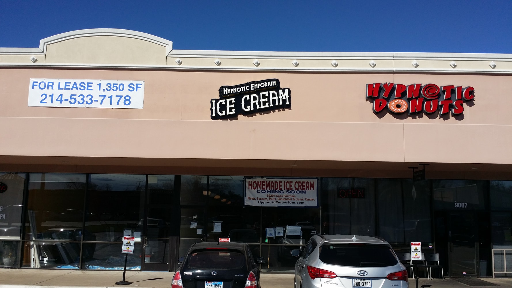 Photo(s) from Giant Sign Co