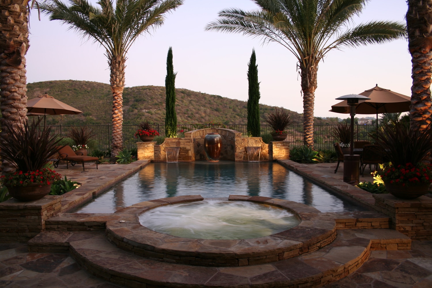 Custom Swimming Pools