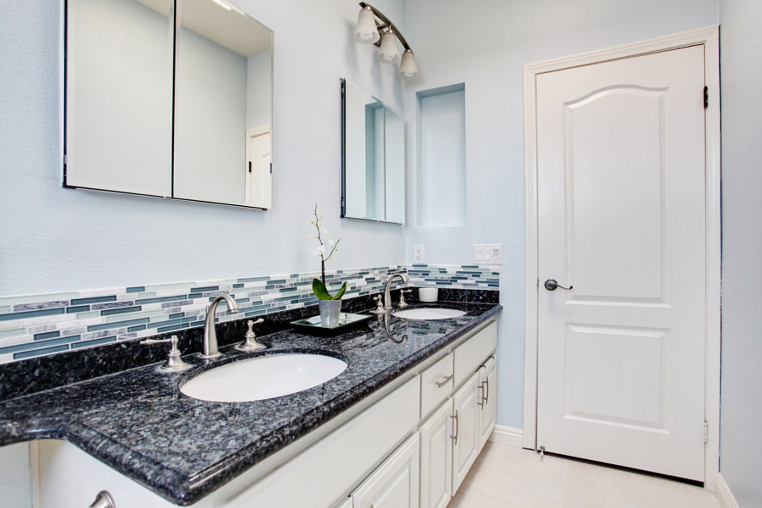 La Crescenta - Master & Guest Bathrooms