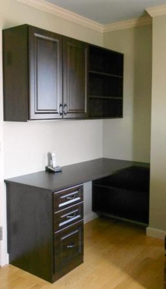 Symmetry Closets Div Of Symmetry Designs Inc.