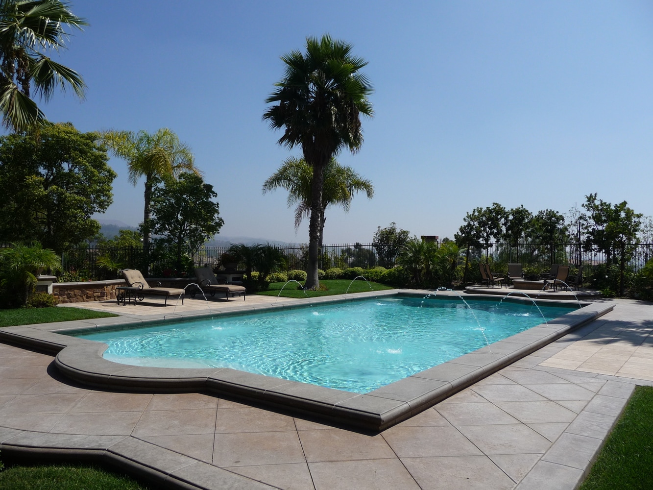 Custom Swimming Pools