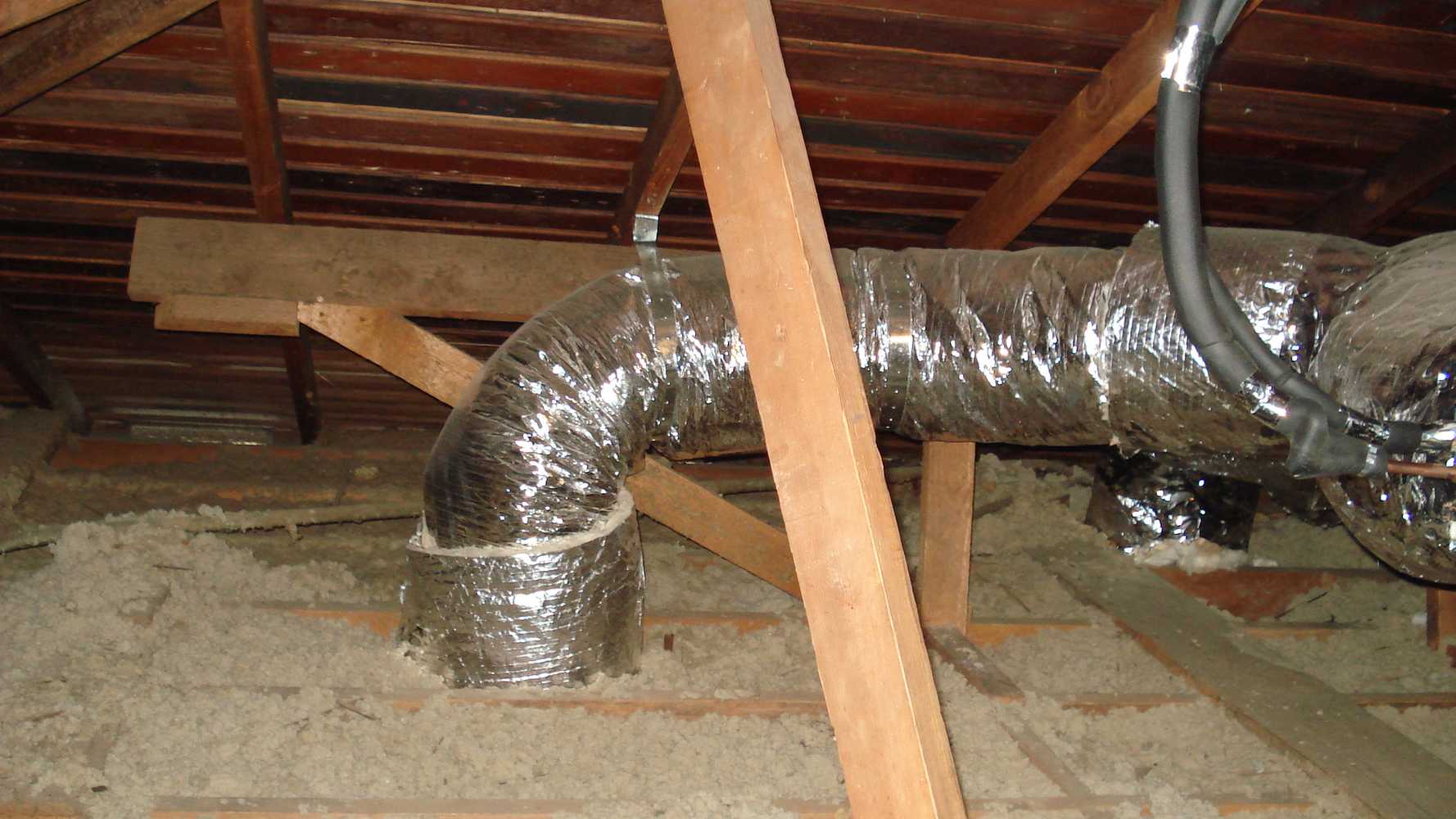 FUJITSU minisplit system duct less 3 indoor units Slim Duct ducted out.