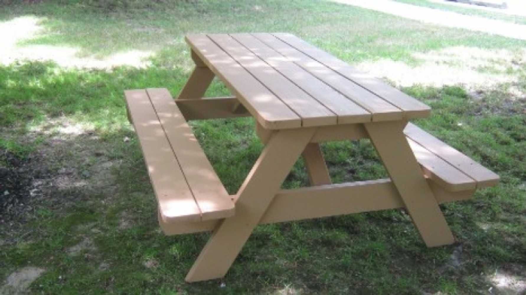 6Ft Picnic table made of solid pine