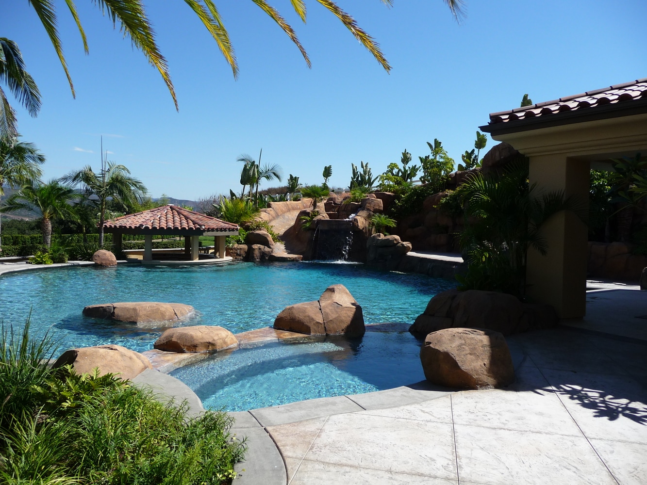 Custom Swimming Pools