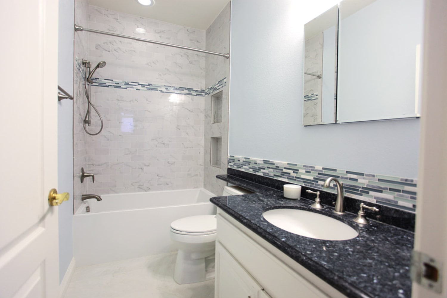 La Crescenta - Master & Guest Bathrooms