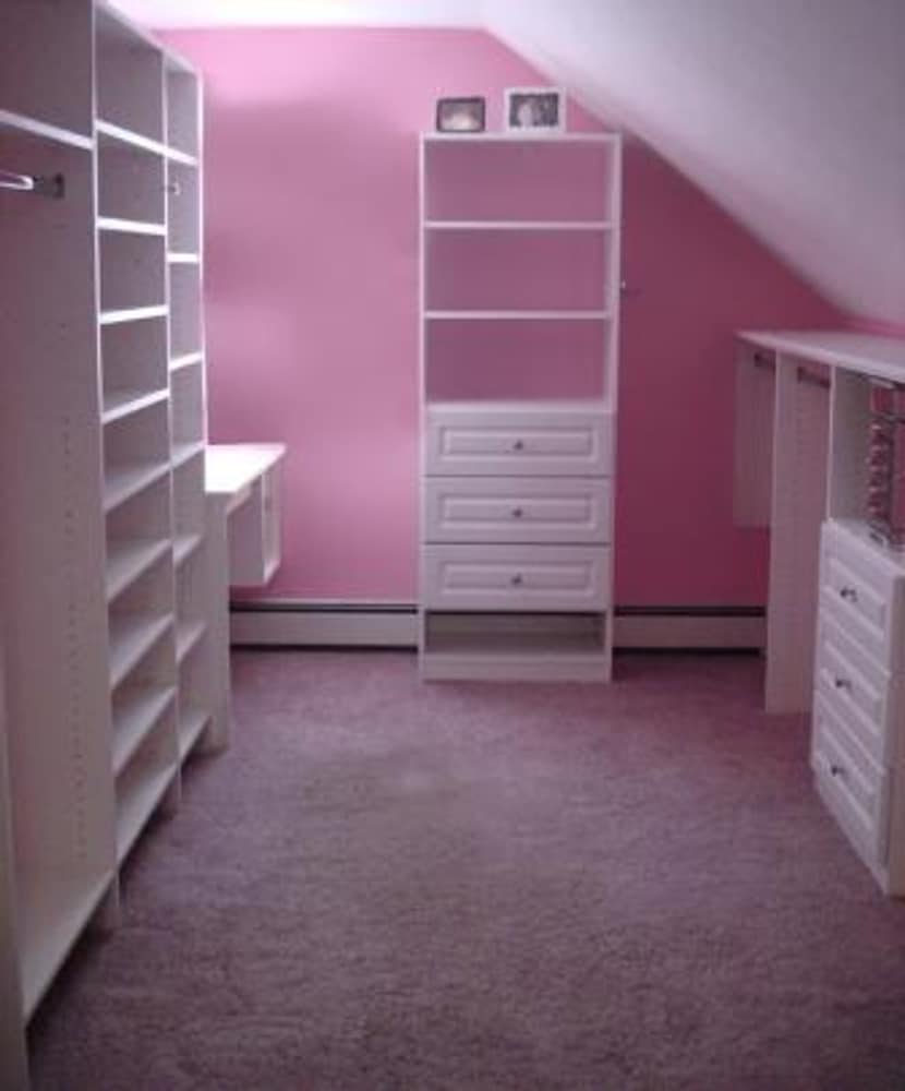 Symmetry Closets Div Of Symmetry Designs Inc.