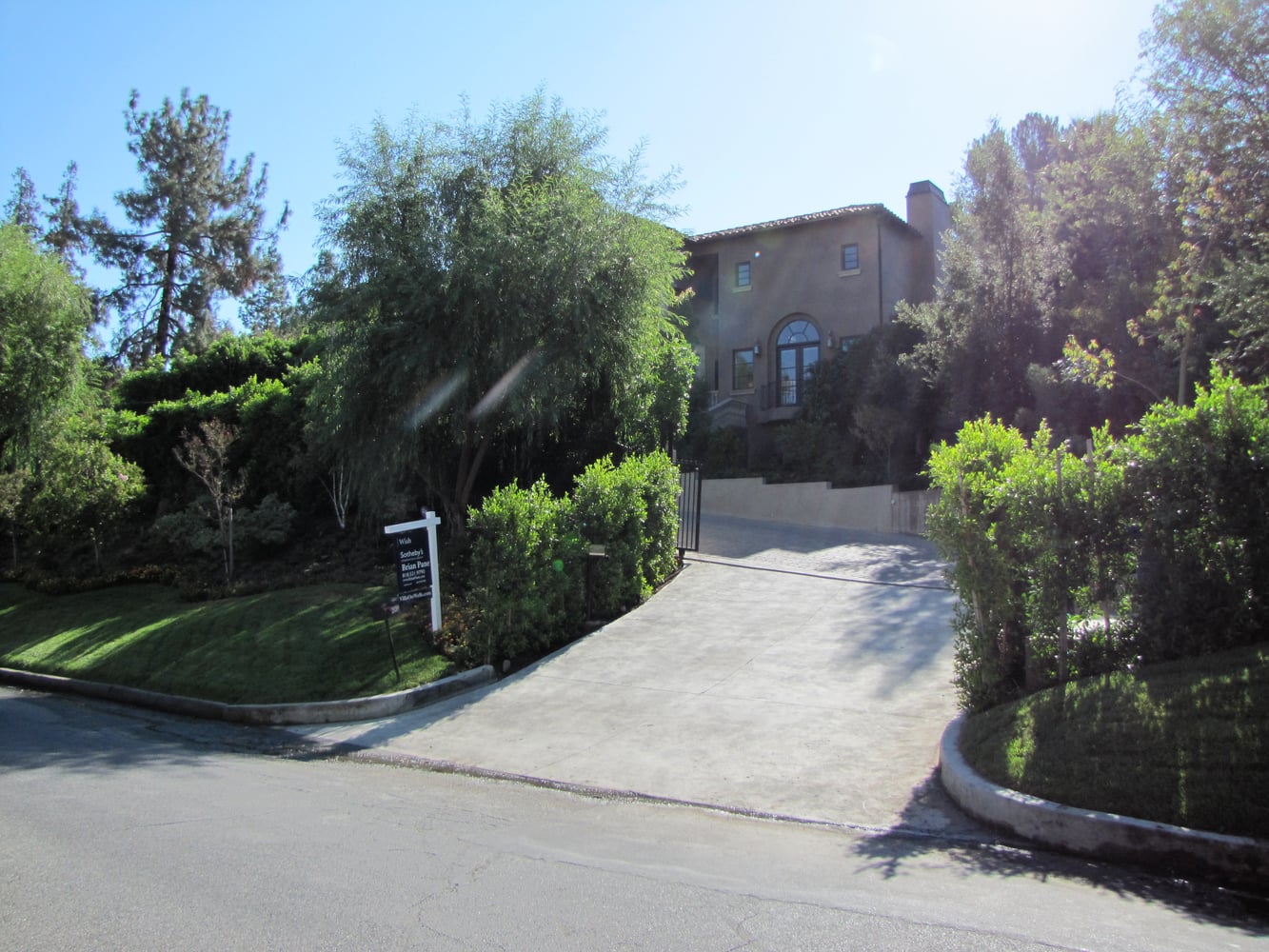 DAVID'S POOL & BASKET BALL COURT