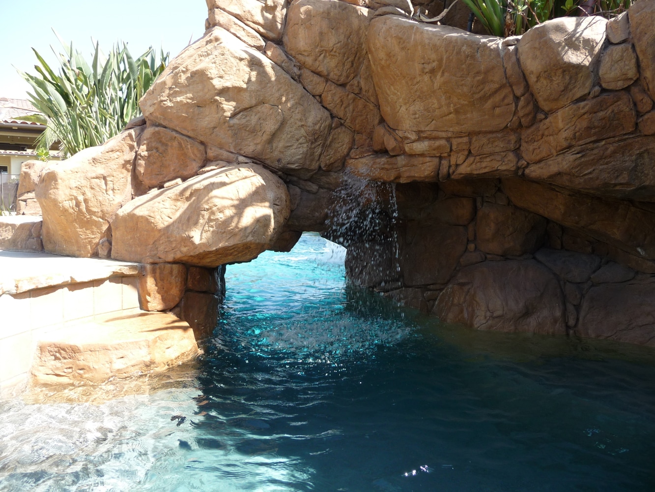 Custom Swimming Pools