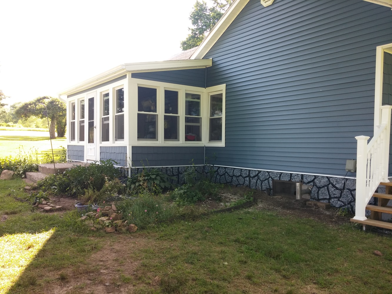 Hubble - Full Exterior