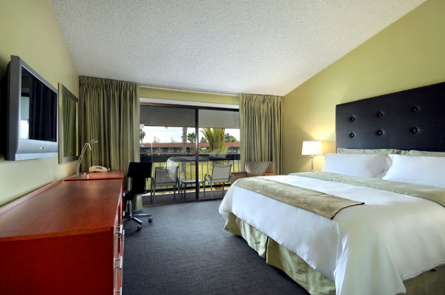 Sacramento Red Lion at Arden Village Hotel Renovation