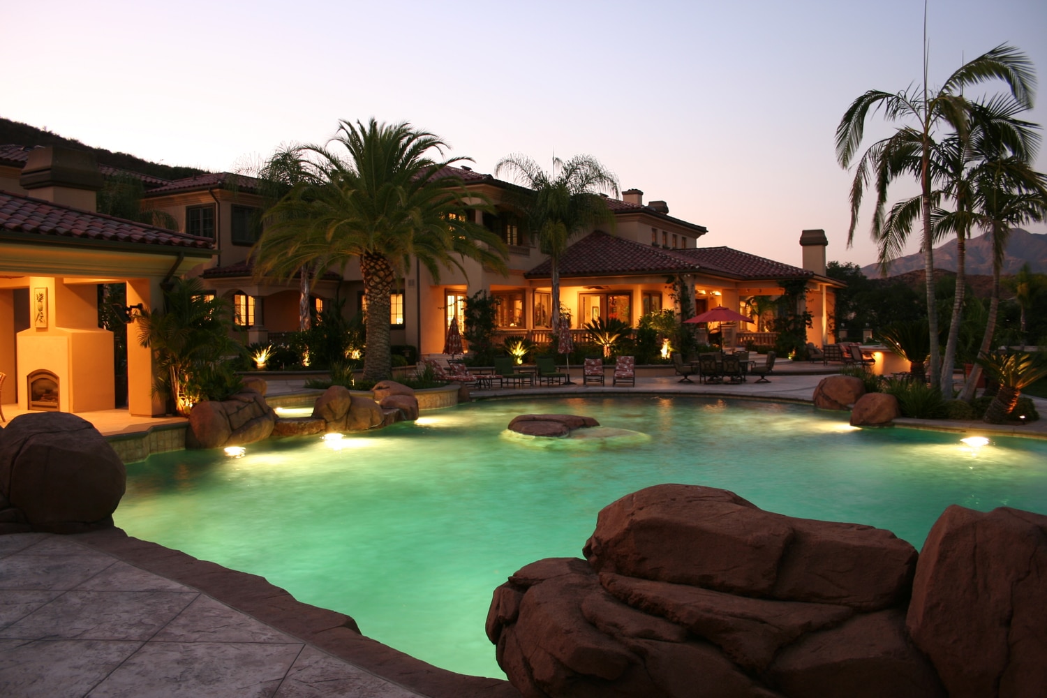 Custom Swimming Pools