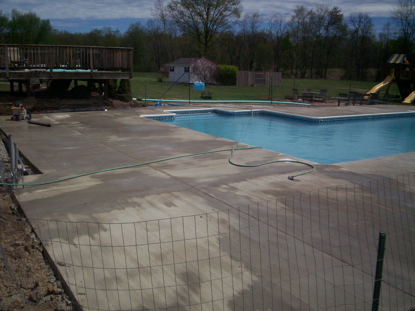 Concrete pool surround with broom finish