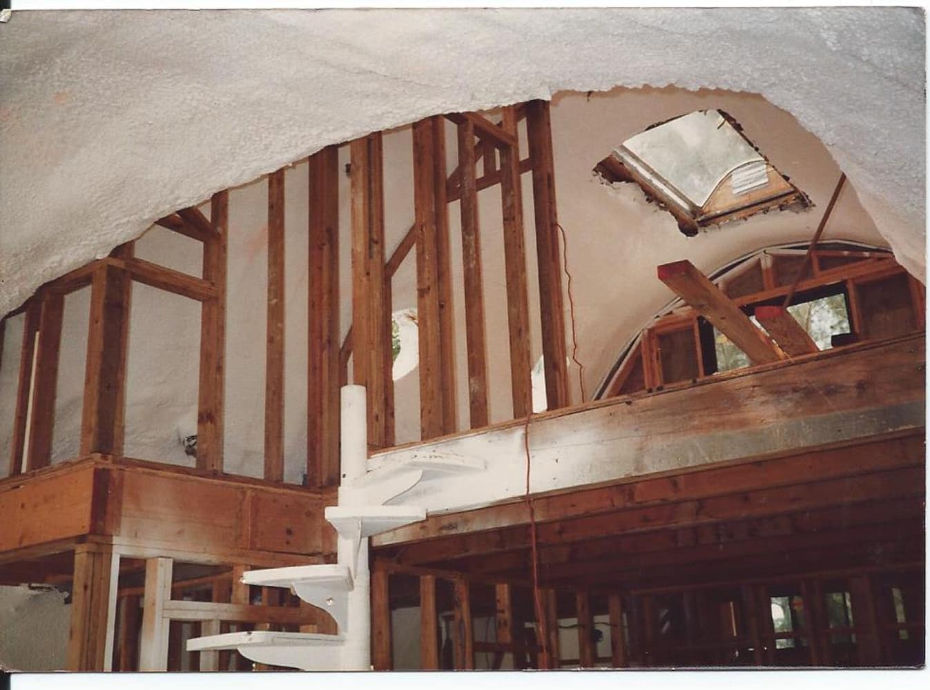 OFF GRID INDESTRUCTIBLE homes in Florida