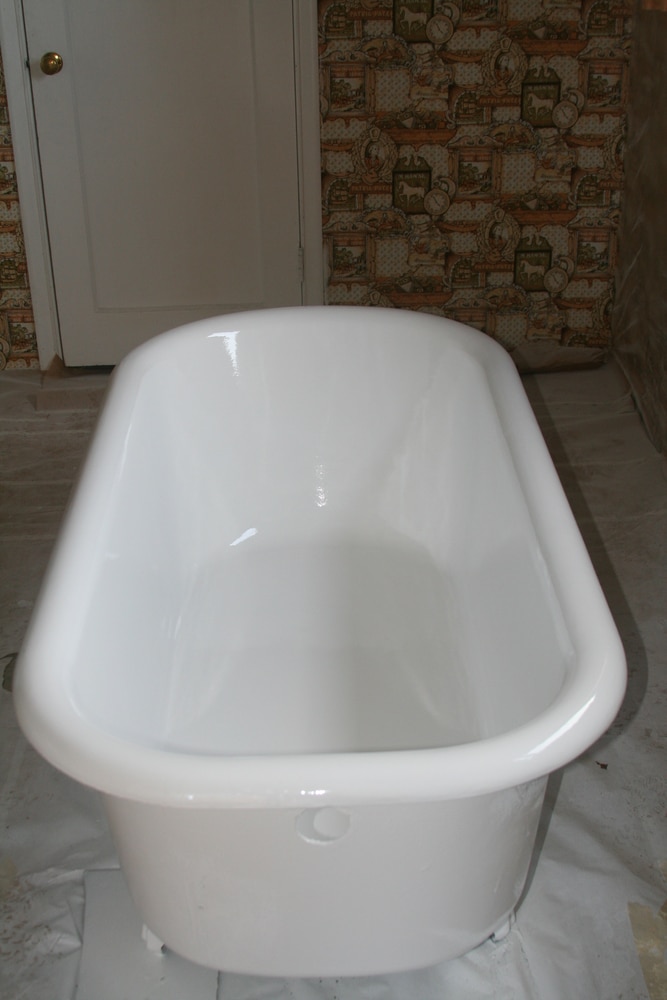 Clawfoot tub