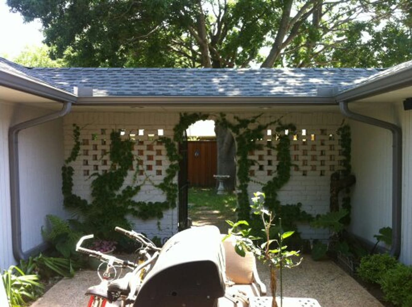 T & E Seamless Gutters LLC Project 1