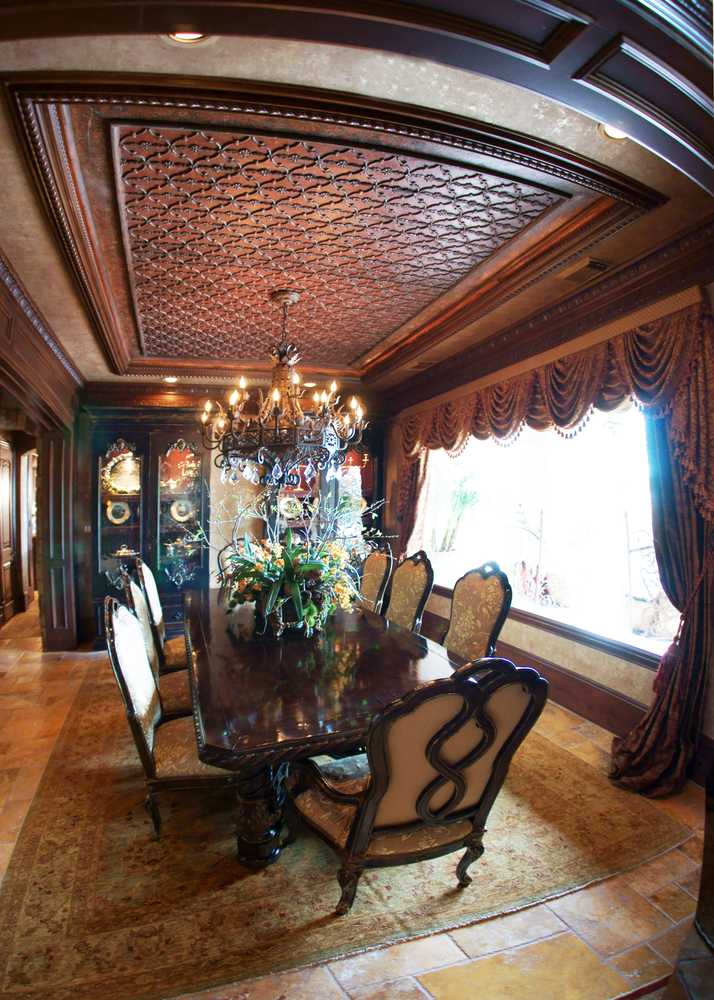 Formal Dining Rooms by Frontier Custom Builders, Inc.