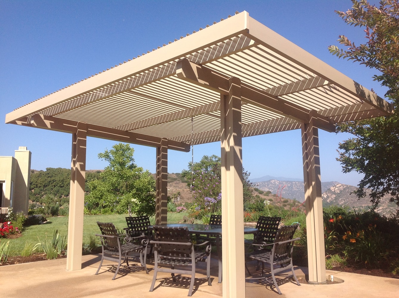 Freestanding Solara Adjustable Cover with Wrap kit.