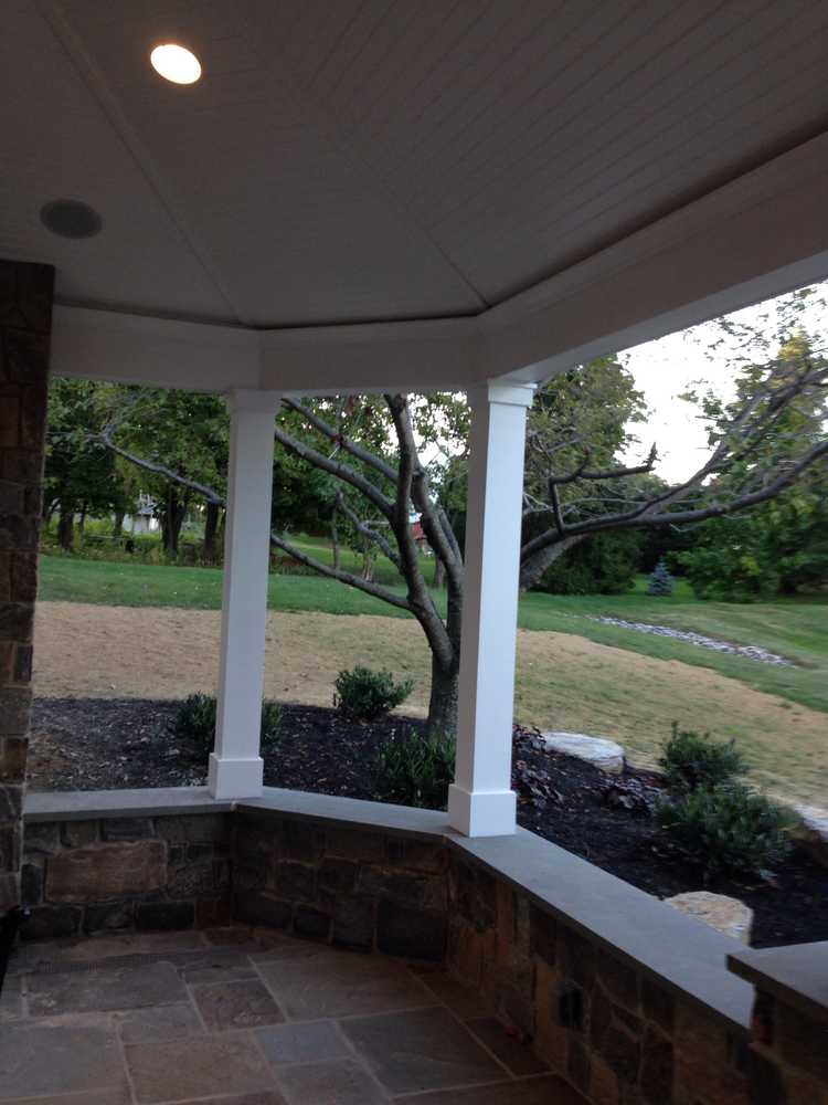 Outdoor kitchen/ sitting area