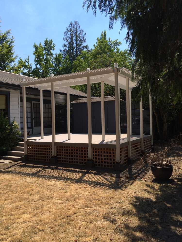 Deck & Trellis in South Salem