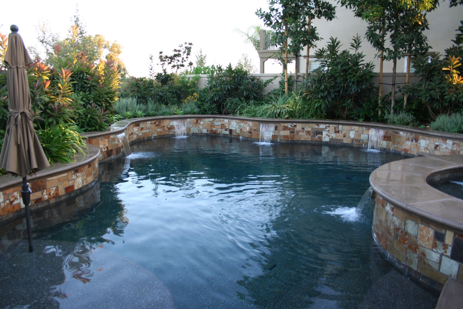 Custom Swimming Pools