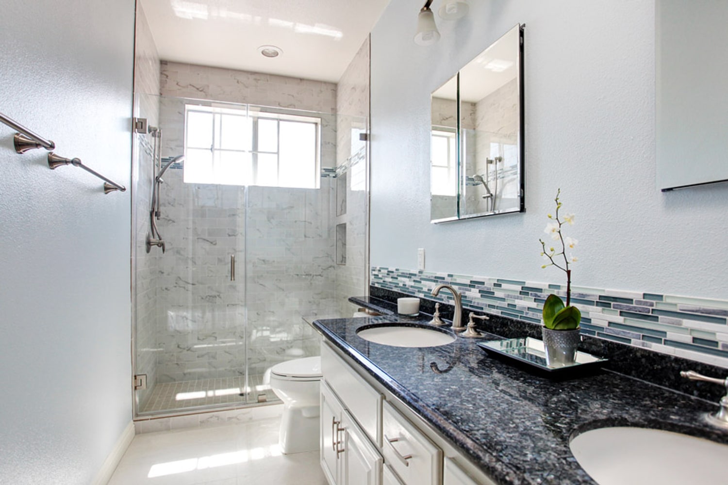 La Crescenta - Master & Guest Bathrooms
