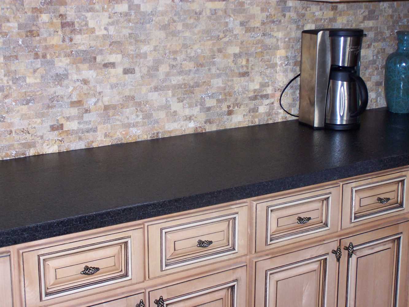 Kitchens & Granite Slabs