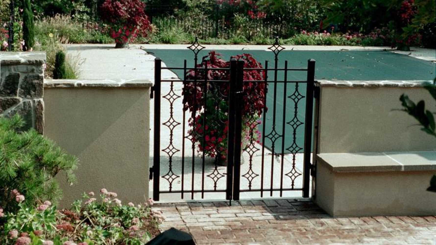 Diamond Pattern Gate