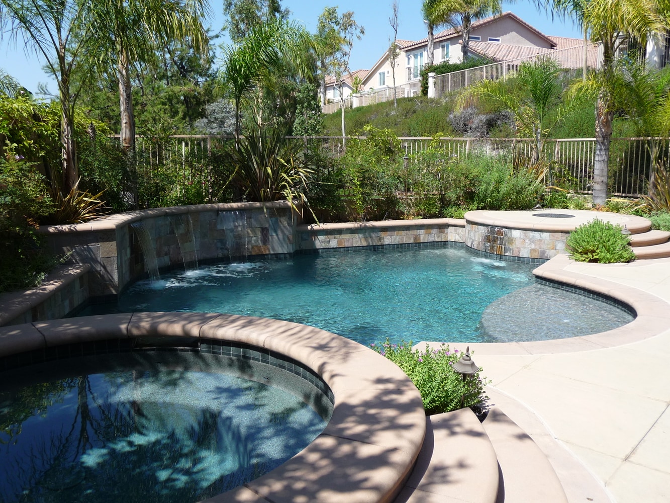 Custom Swimming Pools