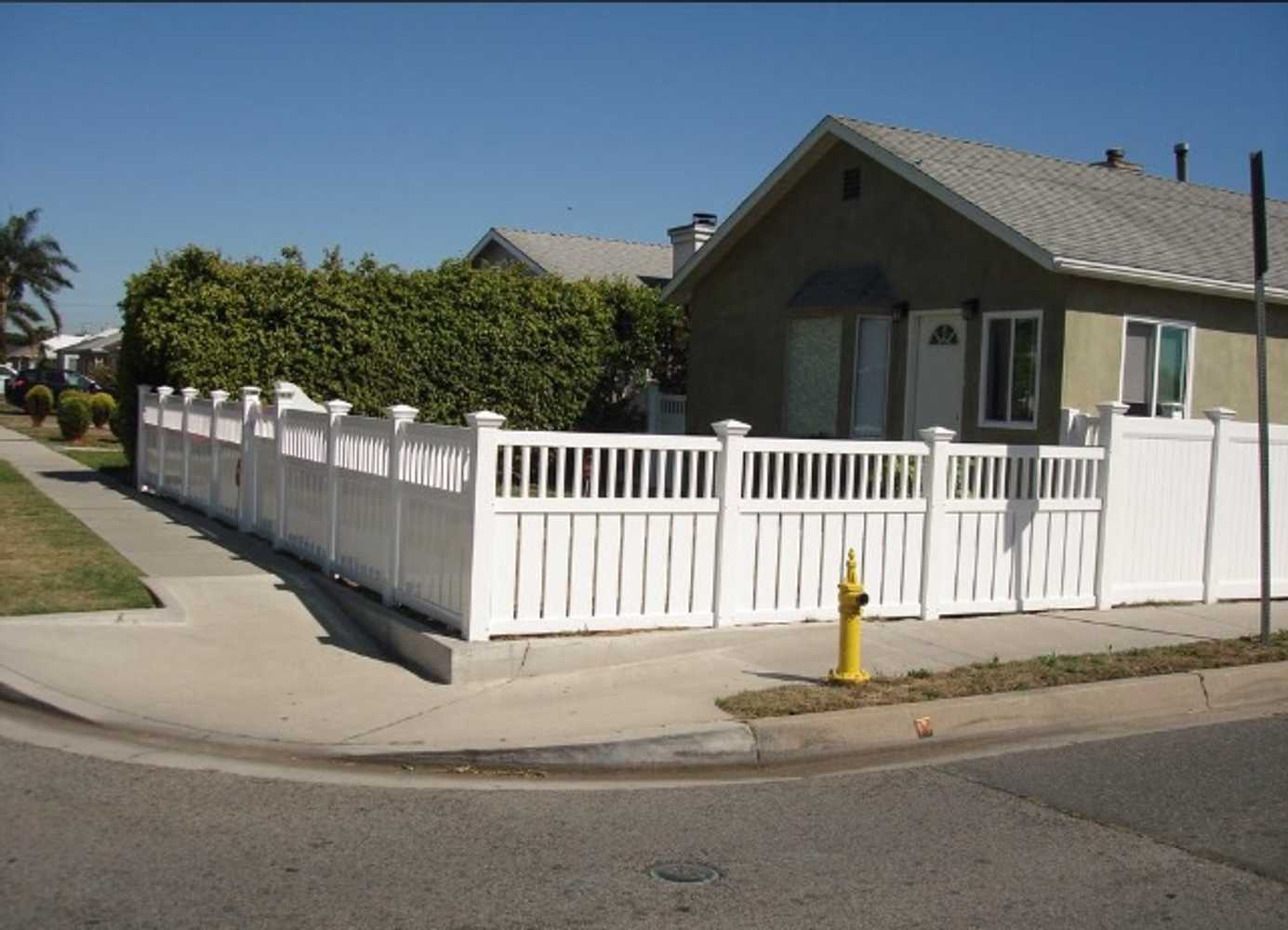 Photo(s) from Vinyl smart fencing inc 