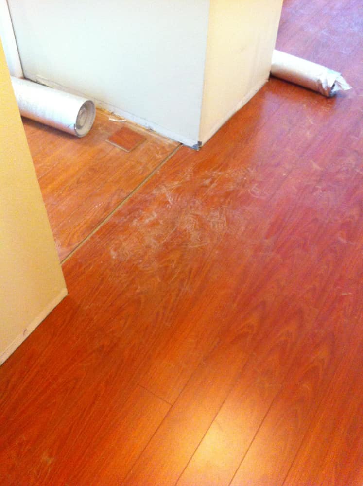 LAMINATE FLOOR