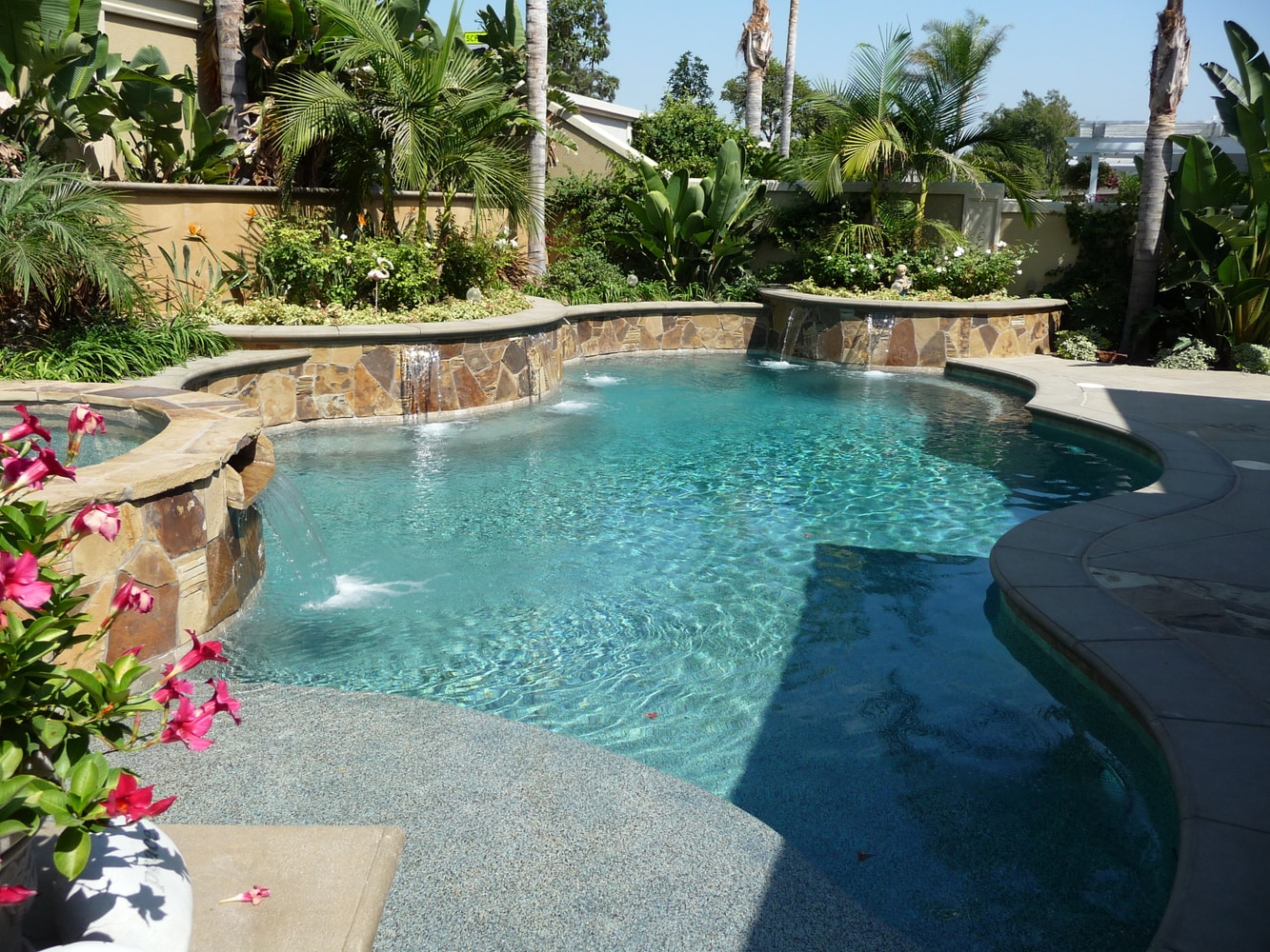 Custom Swimming Pools