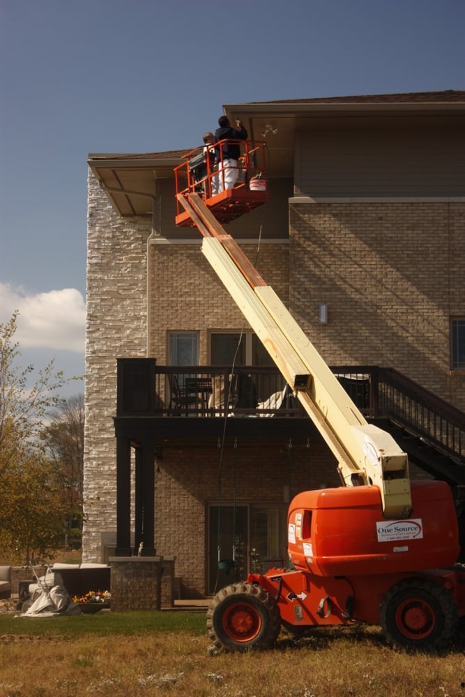 CUSTOM COLORS PAINTING COMPANY