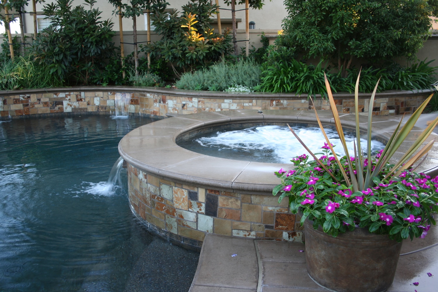Custom Swimming Pools