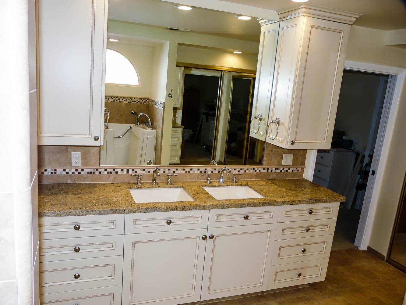 2014: Traditional Thermofoil Glazed Bath